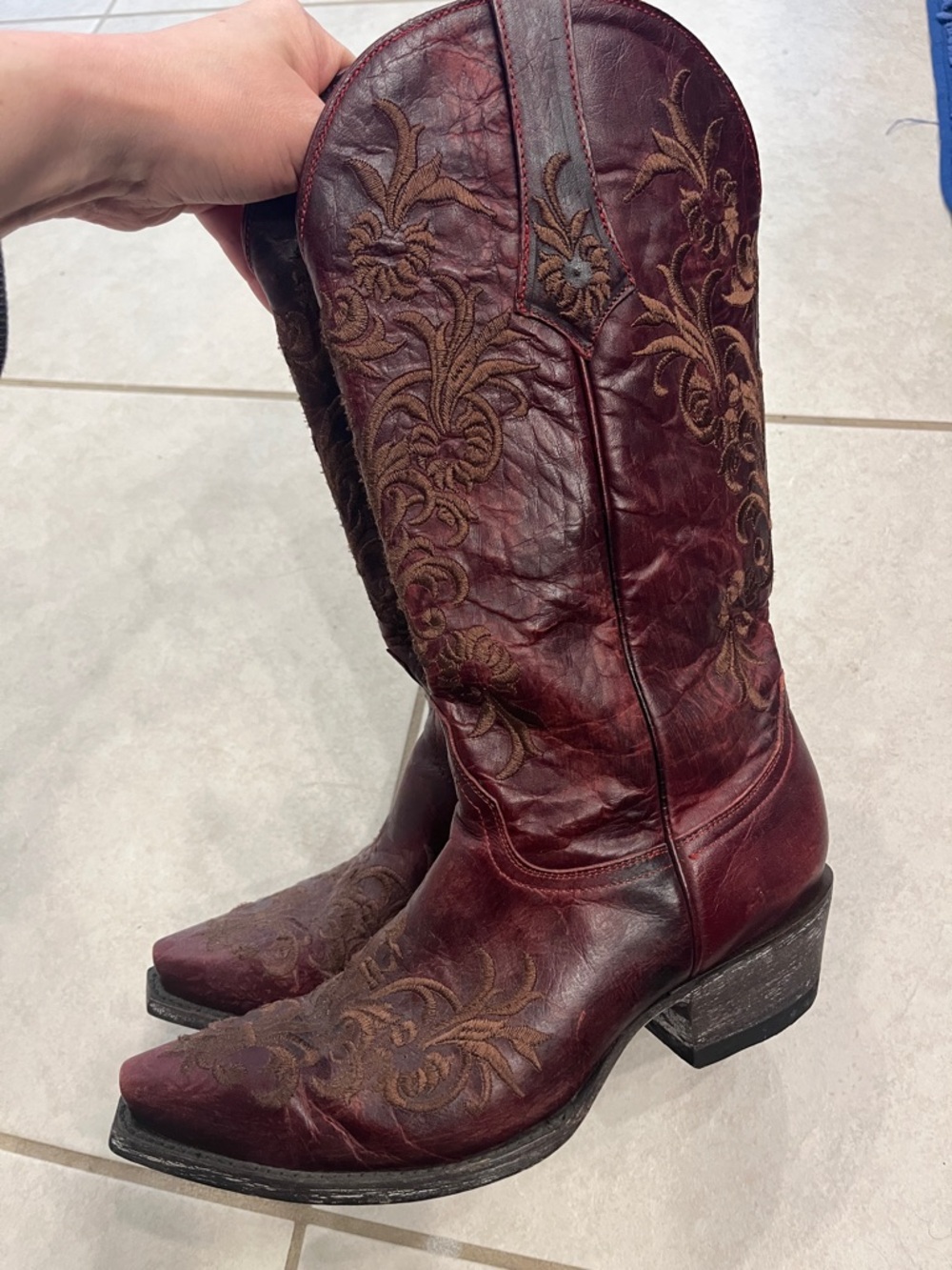 Old Gringo Cavender’s Embroidered Leather Cowboy Boots in Burgundy size 8B